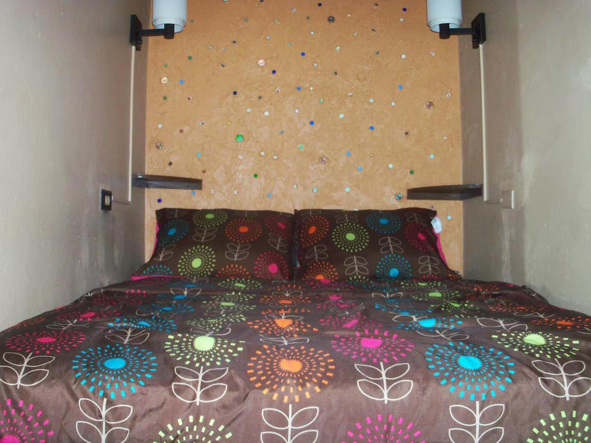 One32 Guesthouse Bejeweled Kingston Kültér fotó