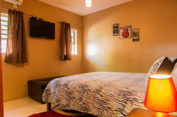 One32 Guesthouse Bejeweled Kingston Kültér fotó
